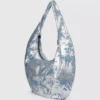 Große, hochglänzende Hobo-Tasche aus Denim