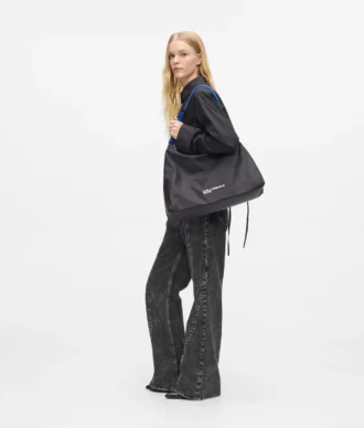 Große Nylon-Umhängetasche mit Kordelzug