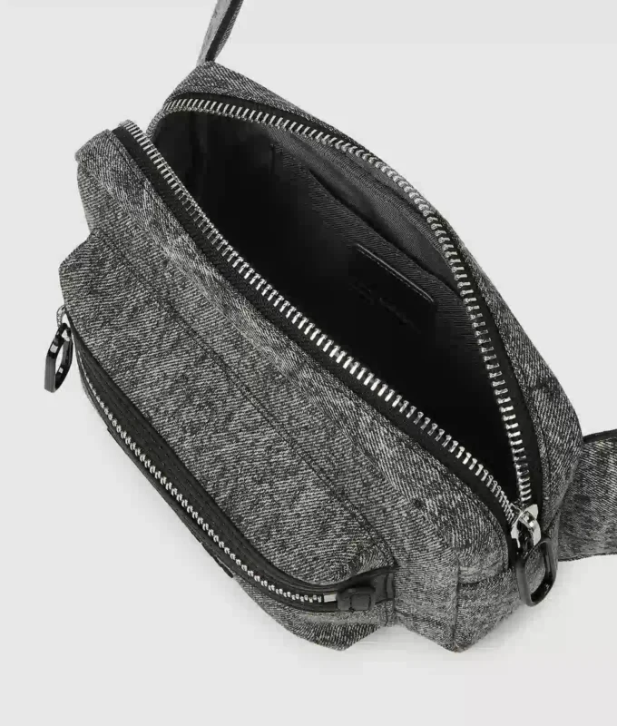 Gürteltasche aus gewaschenem Denim Gürteltasche aus gewaschenem Denim