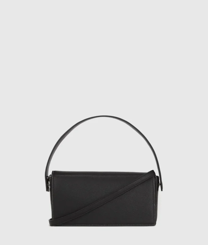 Handtasche mit Metalllogo und Tragegriff