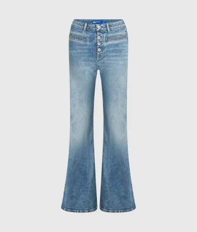Hoch geschnittene Jeans mit ausgestelltem Bein Hoch geschnittene Jeans mit ausgestelltem Bein