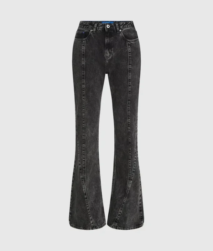 Hoch geschnittene Jeans mit Naht und ausgestelltem Bein