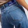 HOCHGESchnittene Straight-Jeans HOCHGESchnittene Straight-Jeans