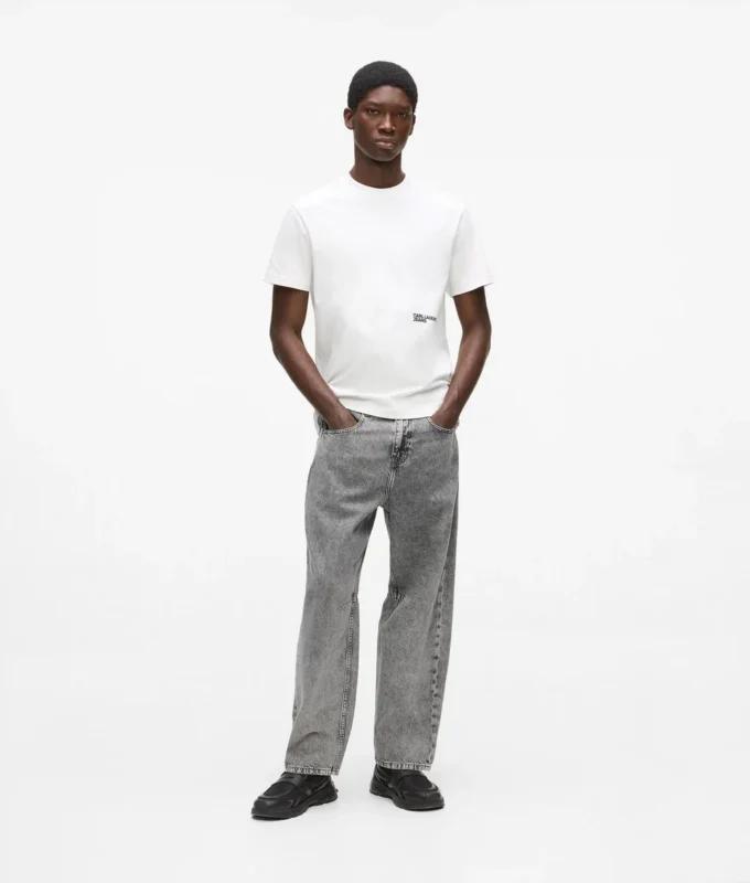 Jeans mit ausgestelltem Bein