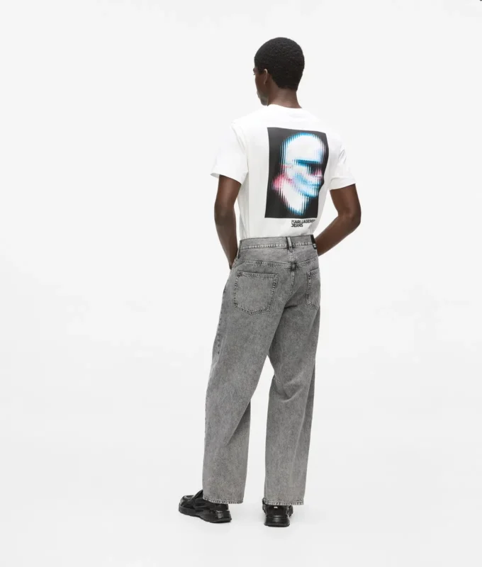 Jeans mit ausgestelltem Bein