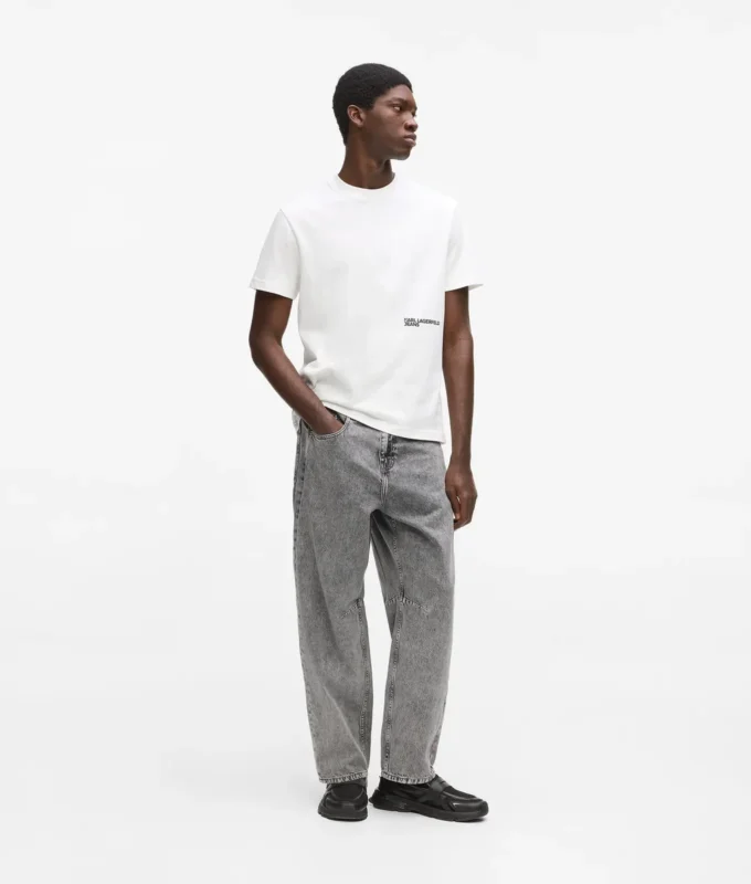 Jeans mit ausgestelltem Bein
