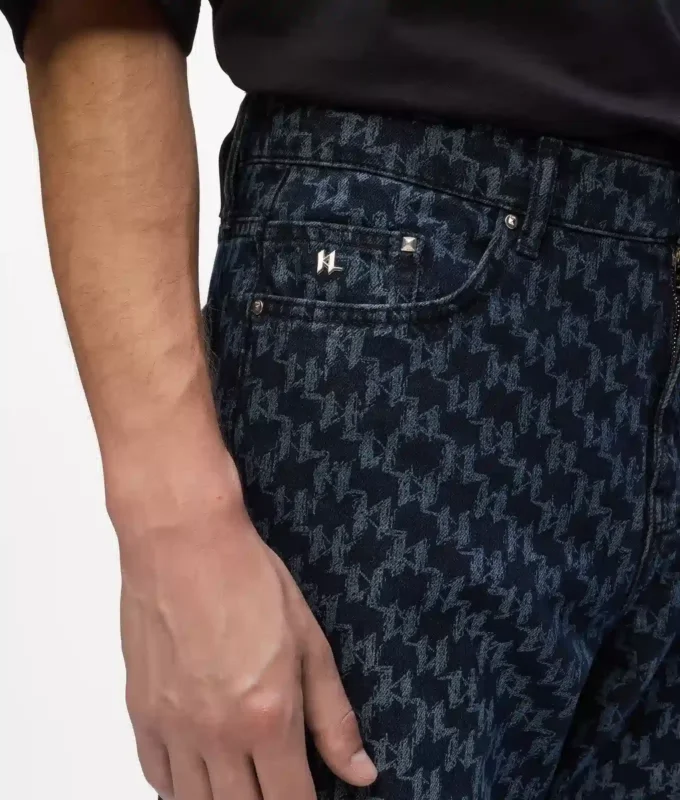 Jeans mit durchgehendem Monogramm Jeans mit durchgehendem Monogramm