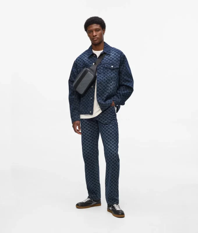 Jeans mit durchgehendem Monogramm Jeans mit durchgehendem Monogramm