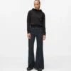 Jeans mit geschlitztem Saum Jeans mit geschlitztem Saum