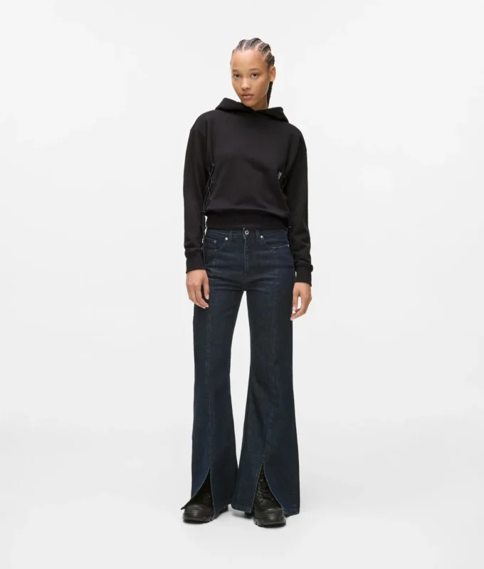 Jeans mit geschlitztem Saum Jeans mit geschlitztem Saum