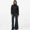 Jeans mit geschlitztem Saum Jeans mit geschlitztem Saum