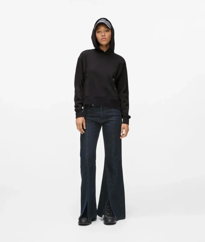 Jeans mit geschlitztem Saum Jeans mit geschlitztem Saum