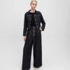 JEANS MIT KNOPFLEISTE UND WEITEM BEIN JEANS MIT KNOPFLEISTE UND WEITEM BEIN