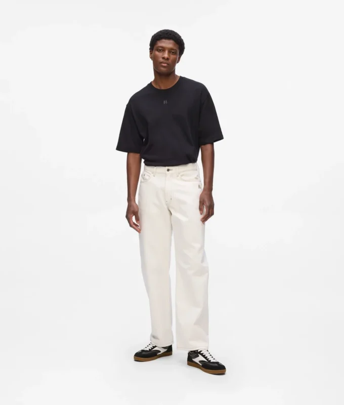 JEANS MIT KONTRASTSTICHEN JEANS MIT KONTRASTSTICHEN