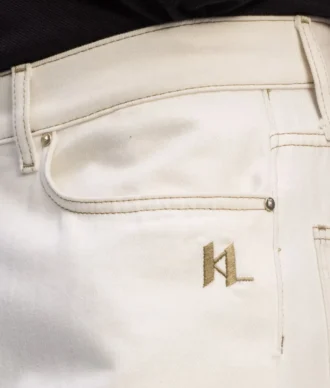 JEANS MIT KONTRASTSTICHEN