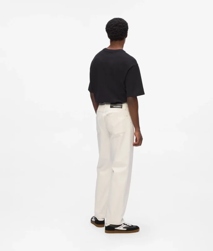 JEANS MIT KONTRASTSTICHEN JEANS MIT KONTRASTSTICHEN