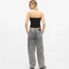 Jeans mit mittlerer Leibhöhe und geradem Bein Jeans mit mittlerer Leibhöhe und geradem Bein