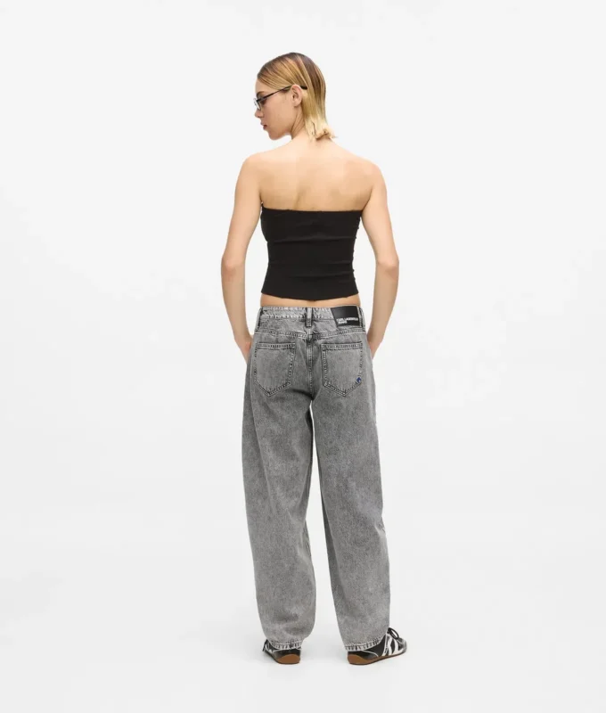 Jeans mit mittlerer Leibhöhe und geradem Bein Jeans mit mittlerer Leibhöhe und geradem Bein