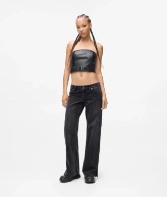 Jeans mit niedriger Leibhöhe und weitem Bein Jeans mit niedriger Leibhöhe und weitem Bein