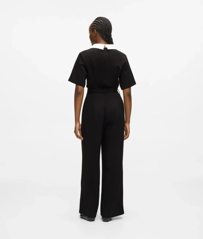 Jumpsuit mit charakteristischem Kragen Jumpsuit mit charakteristischem Kragen