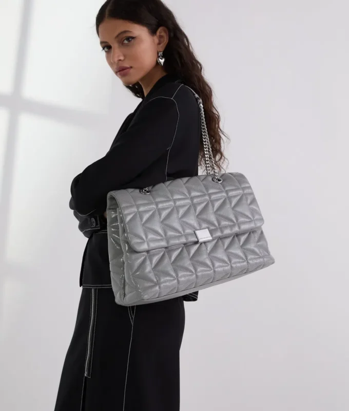 K/KUILT GLÄNZENDE GROSSE SCHULTERTASCHE K/KUILT GLÄNZENDE GROSSE SCHULTERTASCHE