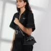 K/SIGNATURE KLEINE CROSSBODY-TASCHE MIT Nieten K/SIGNATURE KLEINE CROSSBODY-TASCHE MIT Nieten