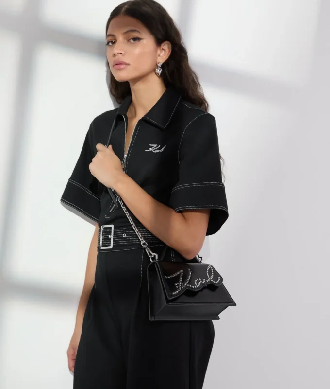 K/SIGNATURE KLEINE CROSSBODY-TASCHE MIT Nieten K/SIGNATURE KLEINE CROSSBODY-TASCHE MIT Nieten