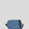 KAMERATASCHE AUS DENIM MIT METALLLOGO KAMERATASCHE AUS DENIM MIT METALLLOGO