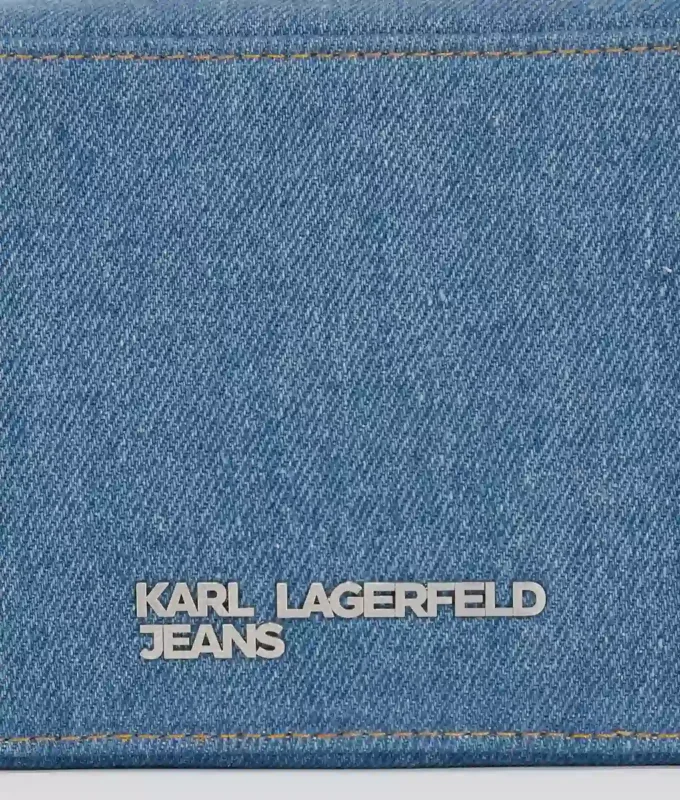 KAMERATASCHE AUS DENIM MIT METALLLOGO KAMERATASCHE AUS DENIM MIT METALLLOGO