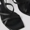 KARMEL SIGNIA SANDALEN MIT KETTENRIEMEN UND ABSATZ KARMEL SIGNIA SANDALEN MIT KETTENRIEMEN UND ABSATZ
