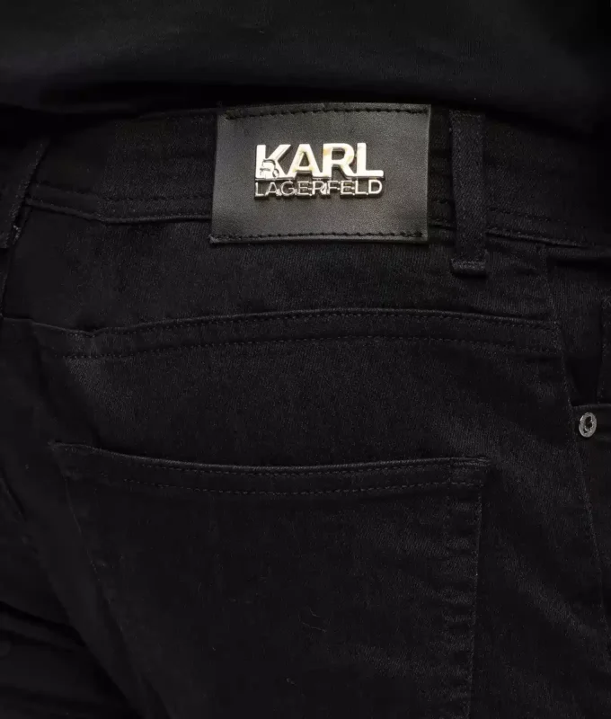 KLASSISCHE JEANS