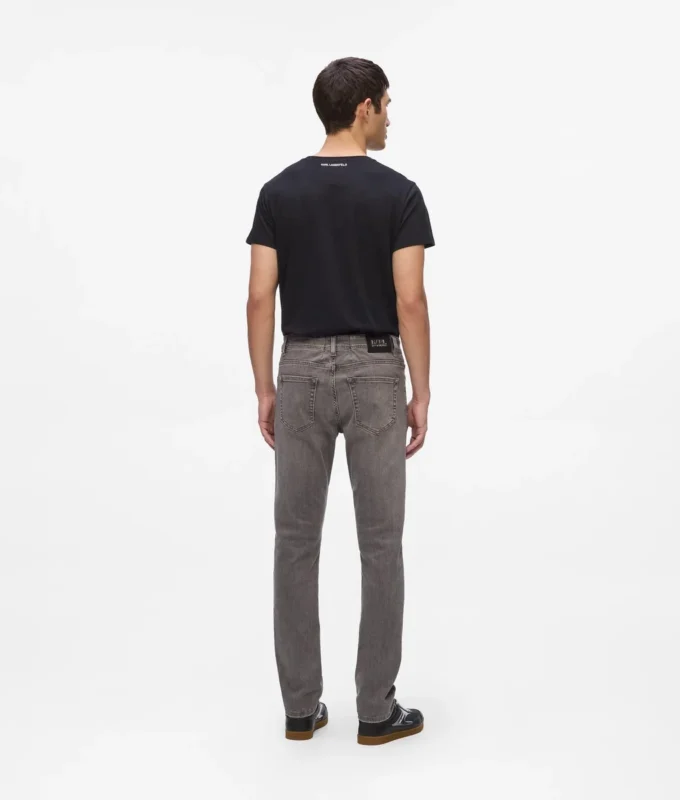 KLASSISCHE JEANS KLASSISCHE JEANS
