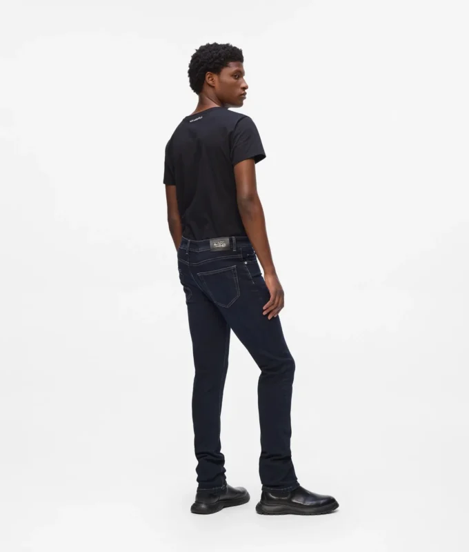 KLASSISCHE JEANS KLASSISCHE JEANS