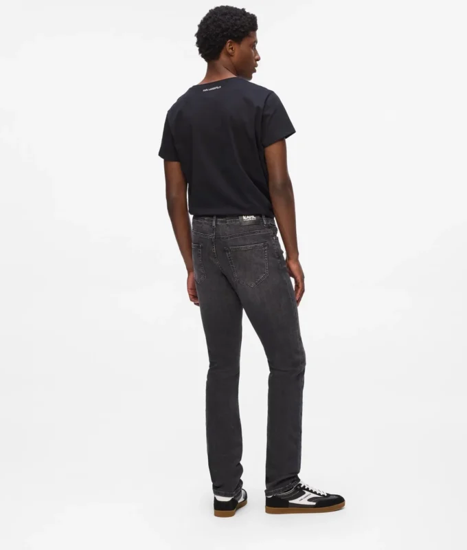 KLASSISCHE JEANS KLASSISCHE JEANS