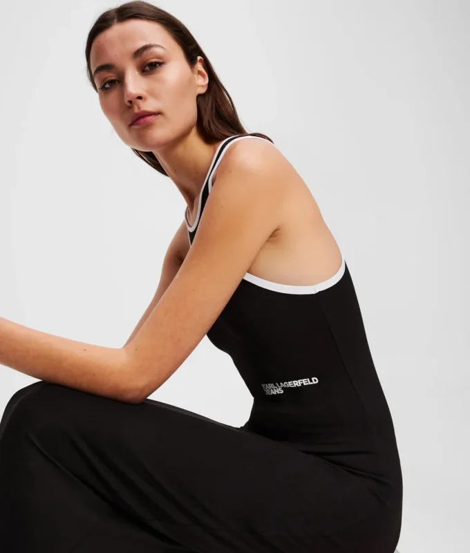KLEID MIT RACER-AUSSCHNITT KLEID MIT RACER-AUSSCHNITT