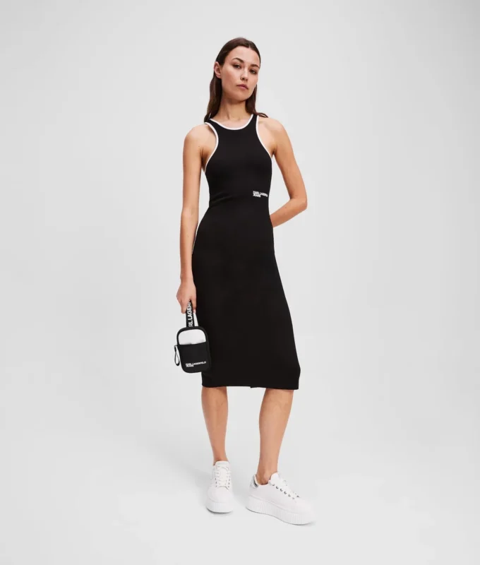 KLEID MIT RACER-AUSSCHNITT KLEID MIT RACER-AUSSCHNITT