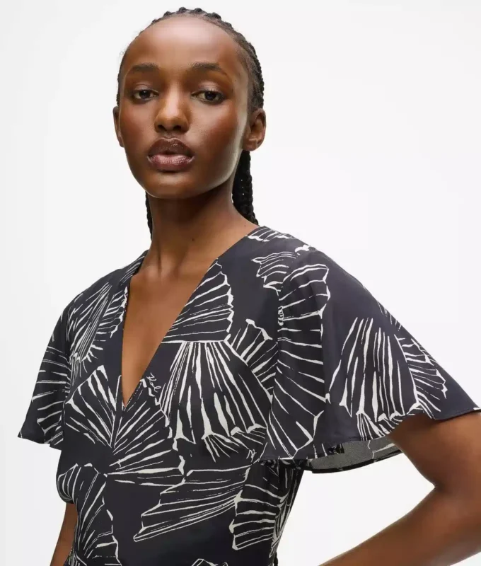 Kleid mit V-Ausschnitt und Fächerprint