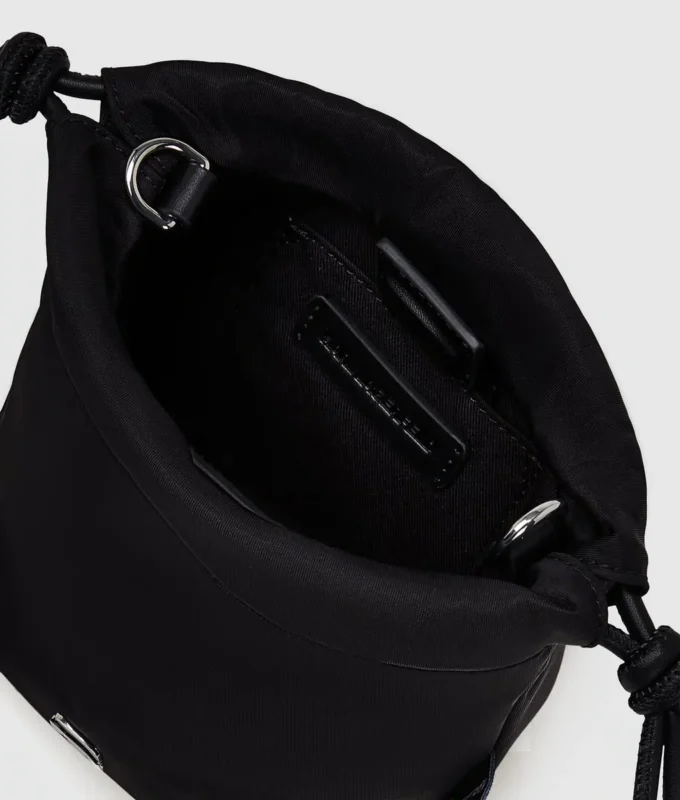 Kleine Ikon-Beuteltasche aus Nylon Kleine Ikon-Beuteltasche aus Nylon