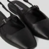 KONNIE SIGNIA SLINGBACK-SANDALEN MIT KETTE KONNIE SIGNIA SLINGBACK-SANDALEN MIT KETTE