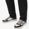 Kourtney Sneakers mit seitlicher Verzierung Kourtney Sneakers mit seitlicher Verzierung