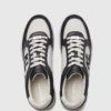 Kourtney Sneakers mit seitlicher Verzierung Kourtney Sneakers mit seitlicher Verzierung