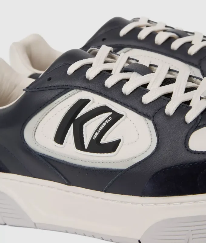 Kourtney Sneakers mit seitlicher Verzierung Kourtney Sneakers mit seitlicher Verzierung
