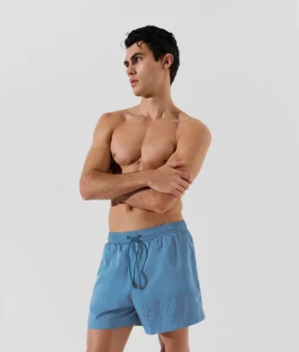 KURZE BOARDSHORTS MIT METALLIC-LOGO KURZE BOARDSHORTS MIT METALLIC-LOGO