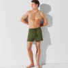KURZE BOARDSHORTS MIT METALLIC-LOGO KURZE BOARDSHORTS MIT METALLIC-LOGO