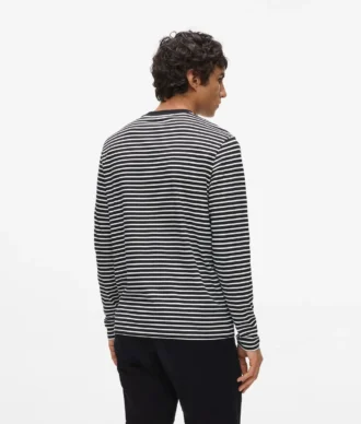 Langärmliges T-Shirt
