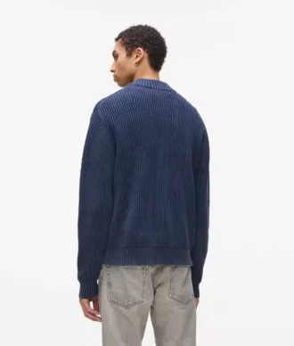 Locker sitzender Pullover mit halbem Reißverschluss Locker sitzender Pullover mit halbem Reißverschluss