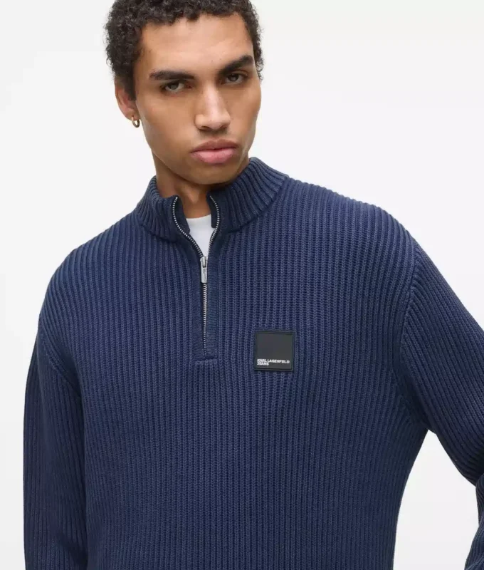 Locker sitzender Pullover mit halbem Reißverschluss Locker sitzender Pullover mit halbem Reißverschluss