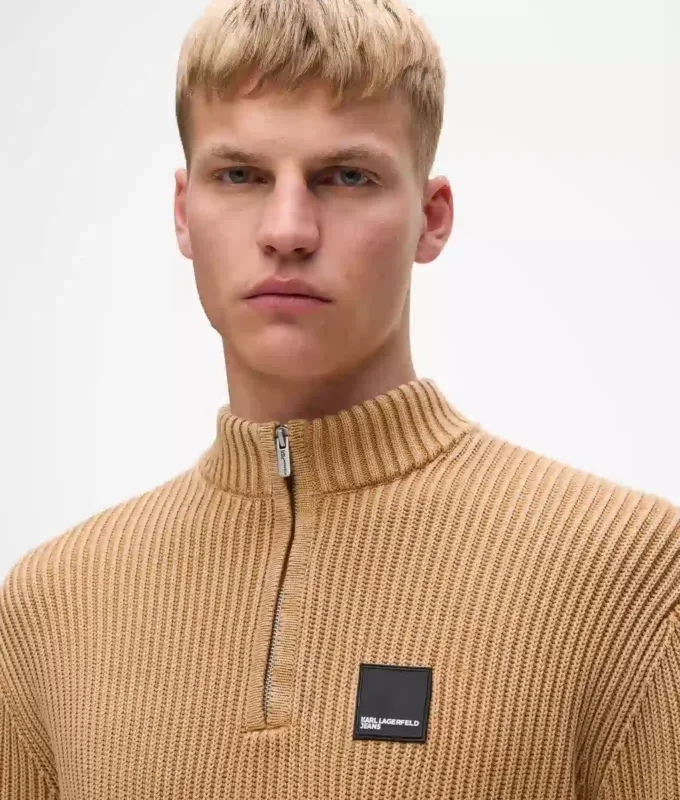 Locker sitzender Pullover mit halbem Reißverschluss Locker sitzender Pullover mit halbem Reißverschluss