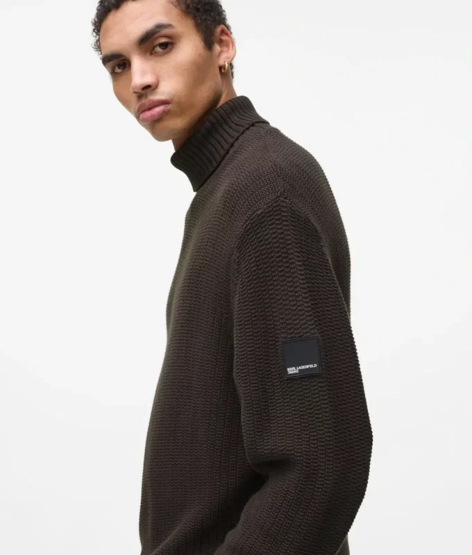 Lockerer Rollkragenpullover Lockerer Rollkragenpullover