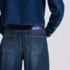 LOW-RISE-JEANS MIT WEITEM BEIN LOW-RISE-JEANS MIT WEITEM BEIN